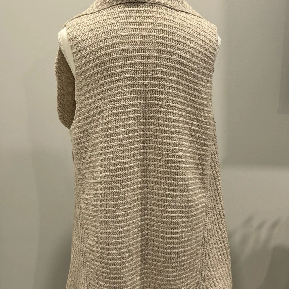 Loft Beige Chunky Knit Cardigan Sleeveless Size M Winter Spring Soft Baggy Moms